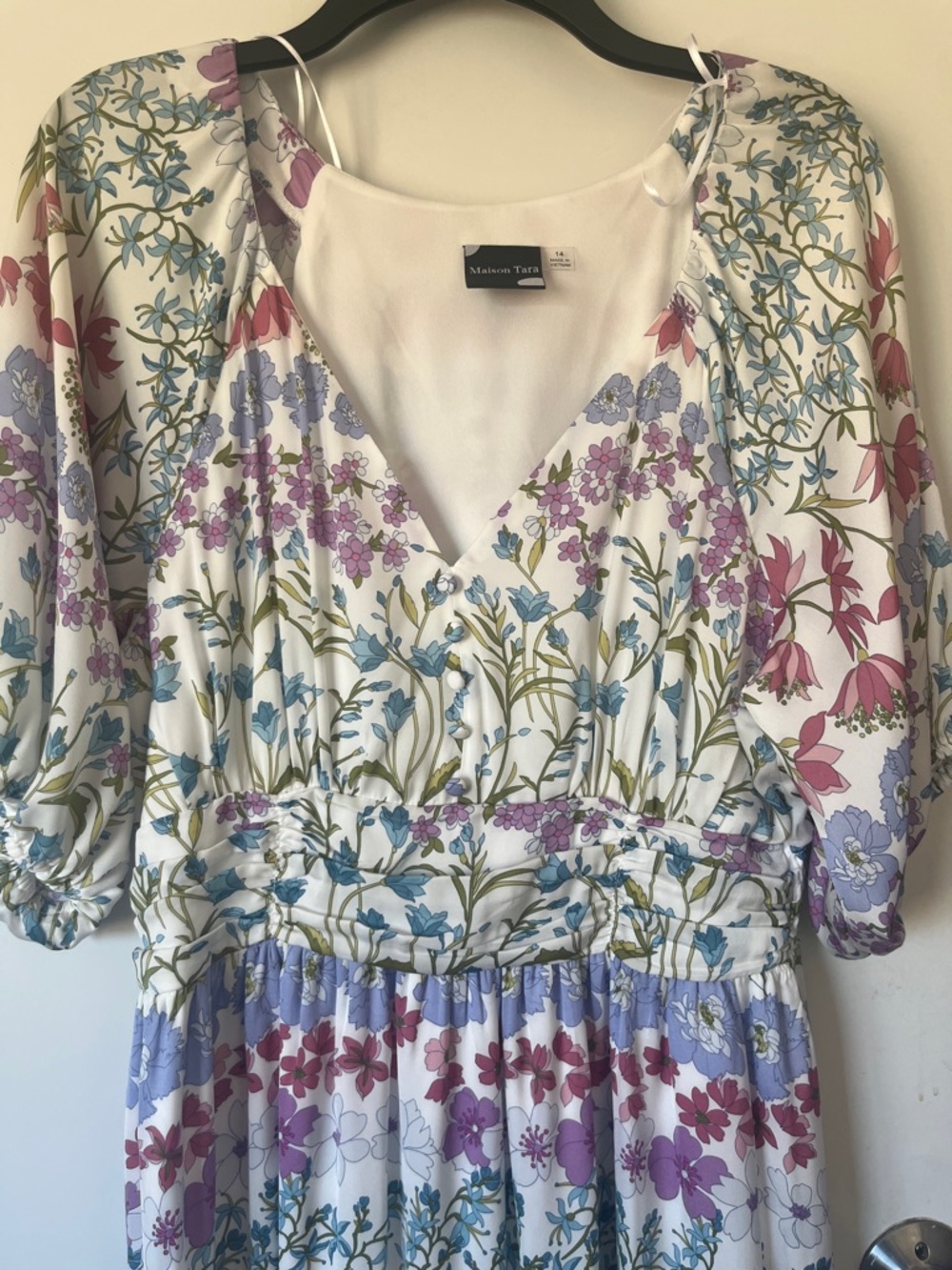 Maison Tara Floral light and airy soft spring maxi dress in ivory and lilac NWT - Picture 4 of 11